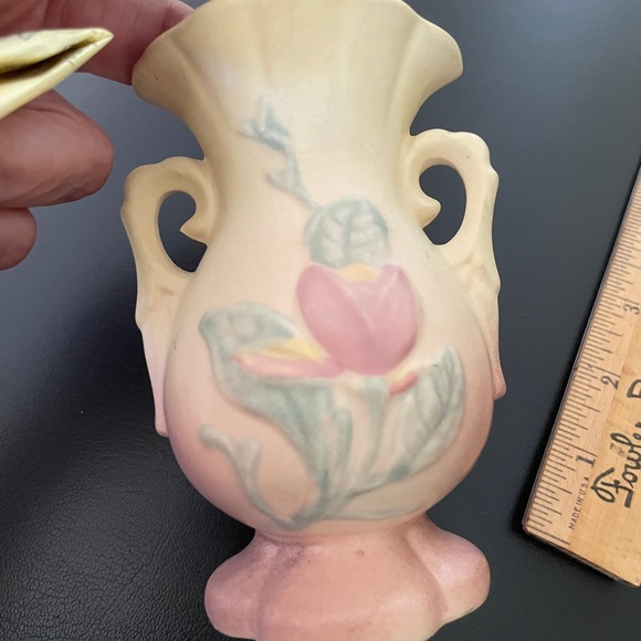 Vintage Hull Pottery Magnolia Double Handled Vase A 13 6 Inches - Picture 8 of 8